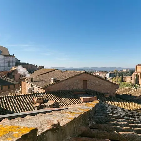 Attico Con Altana: Incanto E Relax Apartment Siena